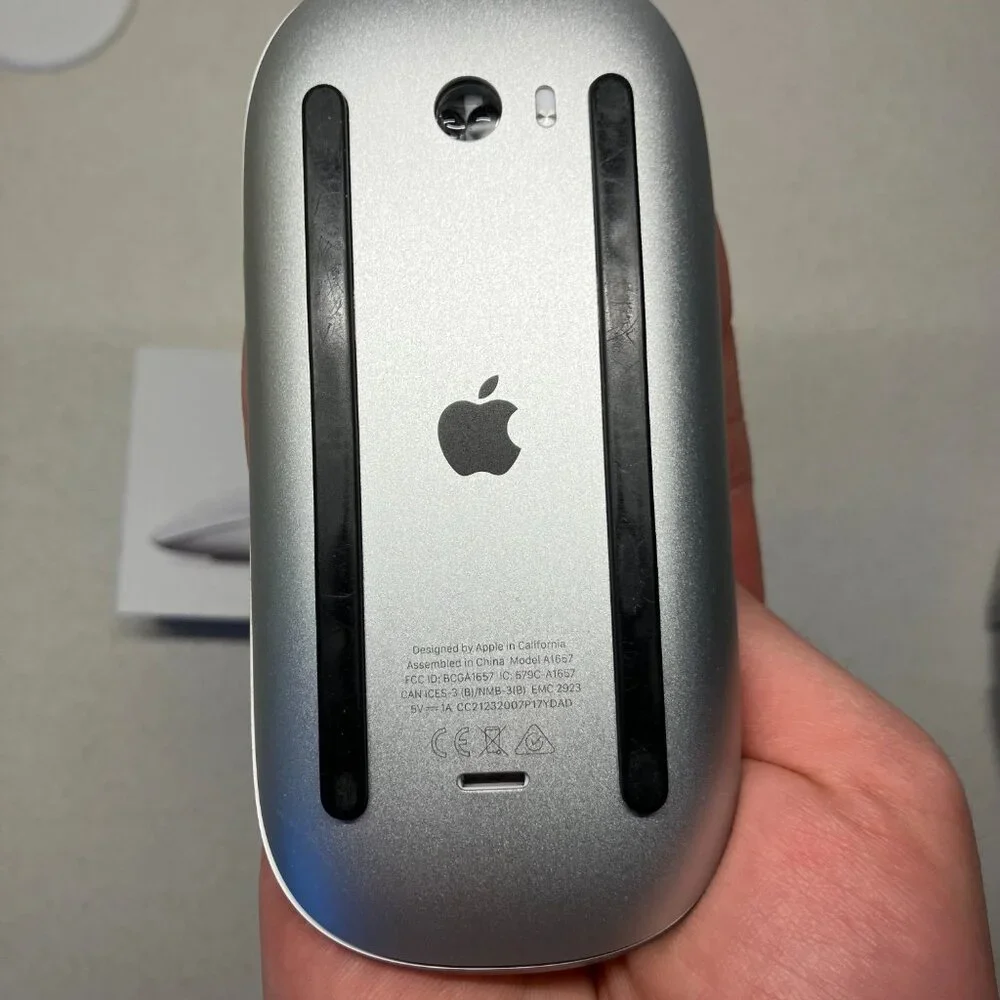 Beautiful Apple Magic Mouse (A1657) - MK2E3AM/A (Lightning Port) WORKS PERFECT